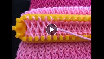 Birdie Knits Presents: A quick demonstration how to loom knit a shawl with the figure eight stit... Birdie Knits Presents: A quick demonstration how to loom knit a shawl with the figure eight stit...